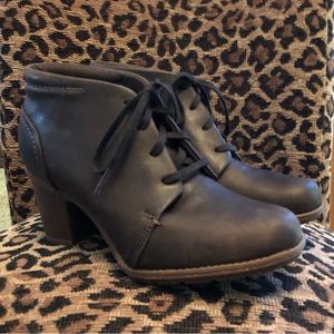 NWOT Clarks Women's Sashlin Sue Ankle Bootie - 8.5M